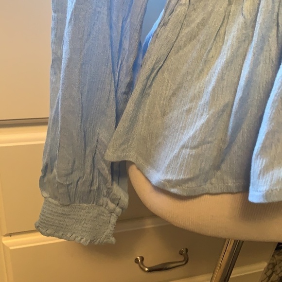 Tea & Cup long sleeved deep V lace waist top - Picture 4 of 10